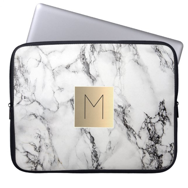 Gouden monogram op marmer laptop sleeve (Voorkant)