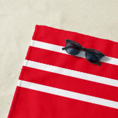 Gouden Monogram/Witte Naam Witte Strepen, Rood Strandlaken (In situ)