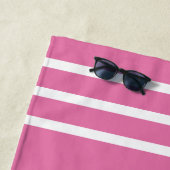 Gouden Monogram/Witte Naam Witte Strepen, Roze Strandlaken (In situ)