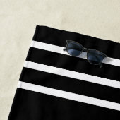 Gouden Monogram/Witte Naam Witte Strepen, Zwart Strandlaken (In situ)