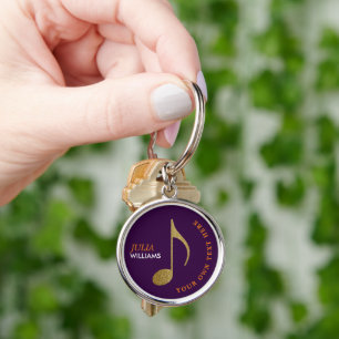 gouden muzieknoot op paarse sleutelhanger met naam