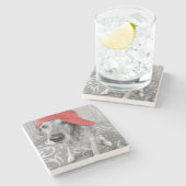 gouden opvrager in honkbalpet stenen onderzetter (Zijkant)