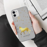 Gouden Paard Sterren Gepersonaliseerd Monogram Case-Mate iPhone Case<br><div class="desc">Metallic paardenillustratie in goud op een grijze achtergrond met bijpassende sterren gekoppeld aan een elegant script. Kijk in onze winkel voor meer objecten van dit collectie.</div>