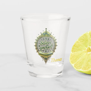Gouden paden: geloof in jezelf. shot glas