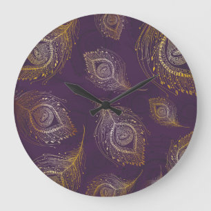Gouden pauwenveer, violette achtergrond. grote klok
