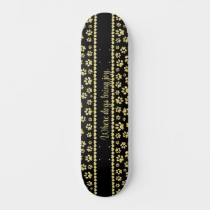 Gouden pootafdrukken op zwart met eigen naam persoonlijk skateboard