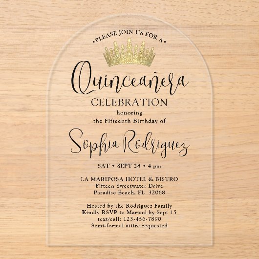 Gouden Quinceañera Crown Chic Trendy Script Modern Acryl Uitnodigingen (Voorkant)