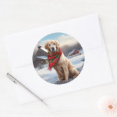 Gouden Retriever Hond in Sneeuw Kerstmis Ronde Sticker (Envelop)