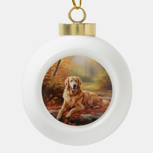 Gouden Retriever in Herfstbladeren Val Inspireert  Keramische Bal Ornament (Voorkant)