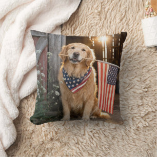 Gouden Retriever met een Amerikaanse vlag Kussen