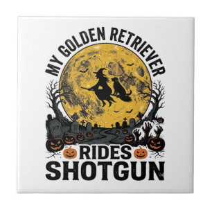 Gouden Retriever Rijdt Schotshot Halloween Heksenk Tegeltje