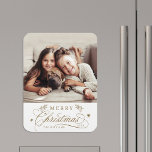 Gouden Romantische Kalligrafie Vrolijke Kerstfoto Magneet<br><div class="desc">Romantische en elegante vakantie foto keuken magneet. Voor meer geavanceerde aanpassing van dit ontwerp,  klikt u op de link Aanpassen Verder om het lettertype,  de grootte,  de kleur,  enz. te wijzigen.</div>