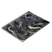 Gouden rook wervelt op zwart notitieboek (Linkerzijde)