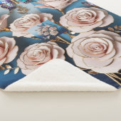 Gouden Rozen & Vlinders in 3D: Elegantie op Bl Sherpa Deken (3/4)