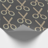 Gouden schaarpatroon donkergrijs cadeaupapier (Hoek)