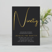 Gouden Script 90ste Verjaardagsfeestje Folie Uitnodiging (Staand Voorkant)