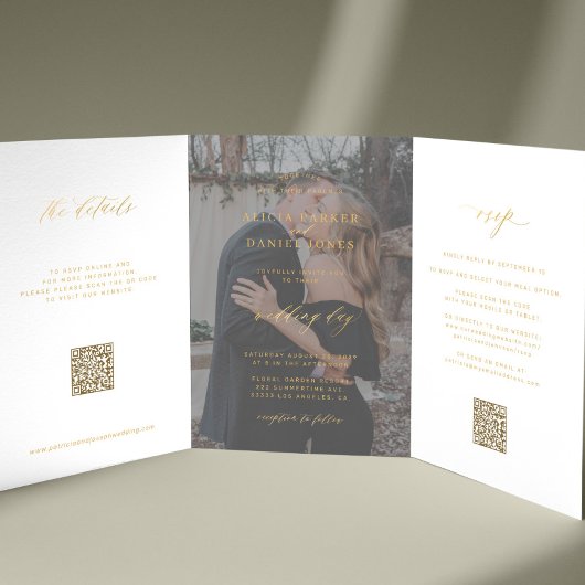 Gouden script foto bruiloft RSVP details QR code Drieluik Uitnodiging
