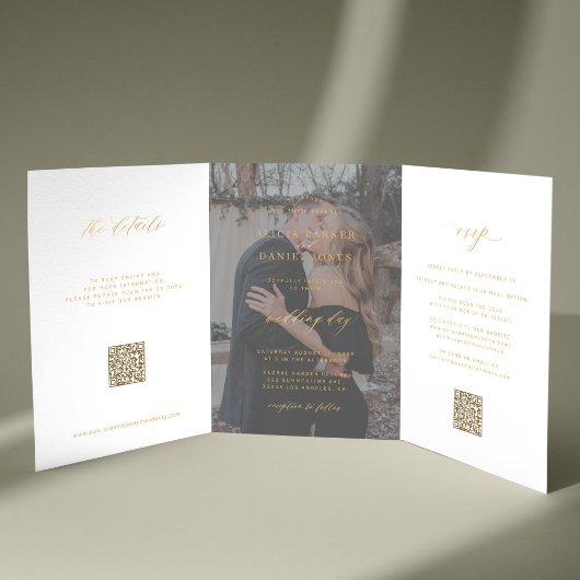 Gouden script foto bruiloft RSVP details QR code Drieluik Uitnodiging