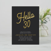 Gouden Script Hallo 30 30e Verjaardagsfeestje Folie Uitnodiging (Staand Voorkant)