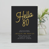 Gouden Script Hallo 80 80ste Verjaardagsfeestje Folie Uitnodiging (Staand Voorkant)