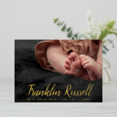 gouden SCRIPT Naam jongen Baby Geboorte Aankondigi Folie Uitnodiging (Staand Voorkant)