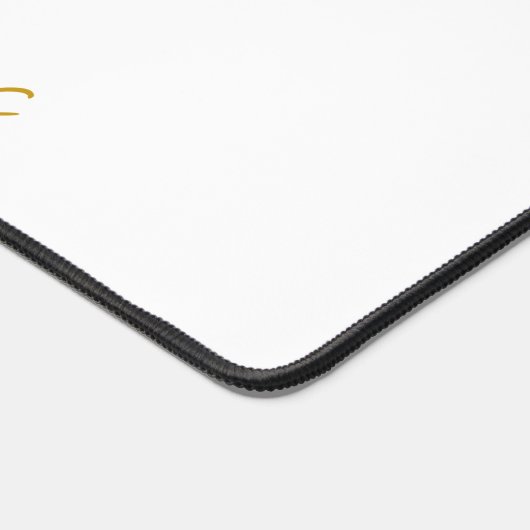 Gouden scriptnaam op witte bureaumat (Hoek)