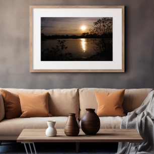 Gouden sereniteit: De omhelzing van een zonsonderg Foto Afdruk