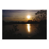 Gouden sereniteit: De omhelzing van een zonsonderg Foto Afdruk (Voorkant)
