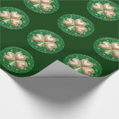 Gouden Shamrock op groen inpakpapier (Hoek)