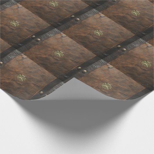 Gouden Shamrock St. Patrick's Day, Bruin leer Cadeaupapier (Hoek)