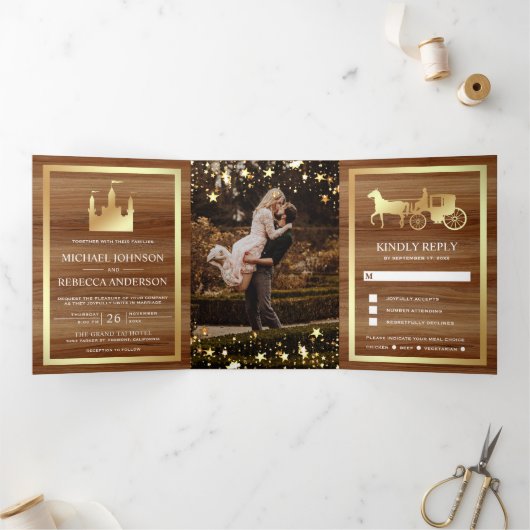 Gouden Sprookje Kasteel Prinses Carriage Bruiloft Drieluik Uitnodiging (Binnen)