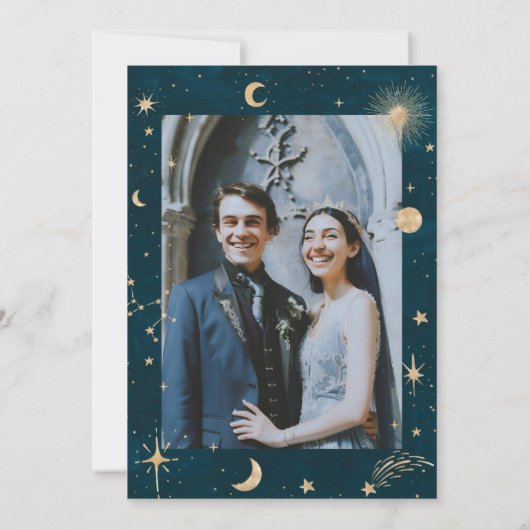 Gouden sterren maan indigo hemelfoto bruiloft kaart (Achterkant)