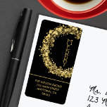 Gouden sterren op Black Christmas Return Adres Etiket<br><div class="desc">Op grote retouradreslabels staat het woord MERRY,  omringd door fonkelende gouden sterren,  cirkels en stippen op een zwarte achtergrond en uw info in chique letters. BIJPASSENDE uitnodigingen en wenskaarten in ons collectie.</div>
