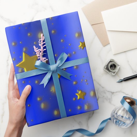 Gouden sterren op blauw cadeaupapier