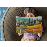 Gouden Toscane Dromen Accent Kussen<br><div class="desc">Breng de warmte van Toscane naar uw woonruimte met dit Golden Toscane Dreams Sierkussen,  met een prachtig waterverf landschap van gouden wijngaarden en glooiende heuvels. Geïnspireerd door Van Goghs impressionistische penseelstreken,  combineert dit kussen kunstenaarschap met gezellig comfort,  waardoor het het perfecte accent is voor banken,  bedden of leeshoekjes.</div>