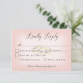Gouden trouwringen op Blush Wedding RSVP Kaartje (Staand voorkant)