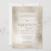 Gouden trouwringen op gouden bruiloft kaart (Voorkant)