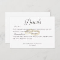 Gouden trouwringen op witte bruiloft Details