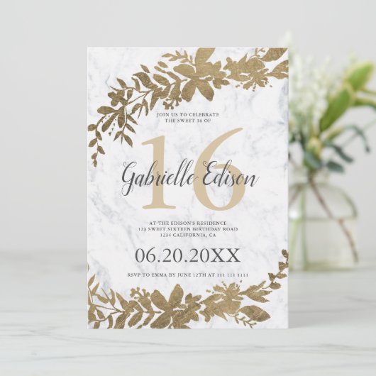 Gouden typografie Bloemen wit marmer Sweet 16 Kaart (Staand voorkant)