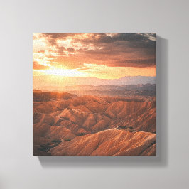 Gouden uur over het ruige terrein canvas afdruk