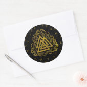 Gouden Valknut Symbool op Runes Patroon Ronde Sticker (Envelop)