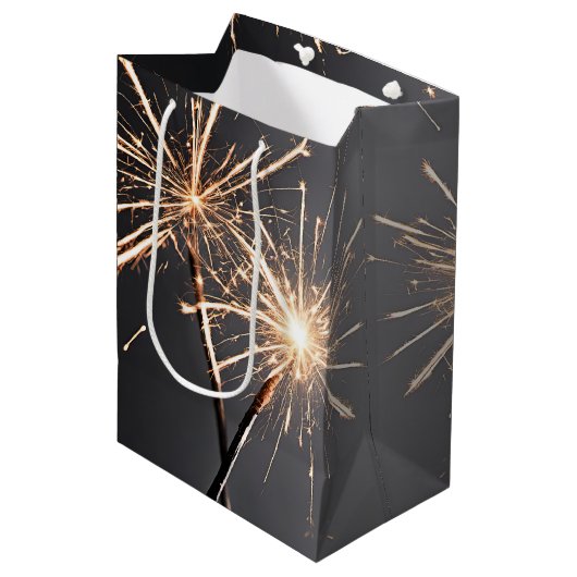 Gouden Verjaardag Sparklers op Grijs Medium Cadeauzakje (Voorkant Gekanteld)