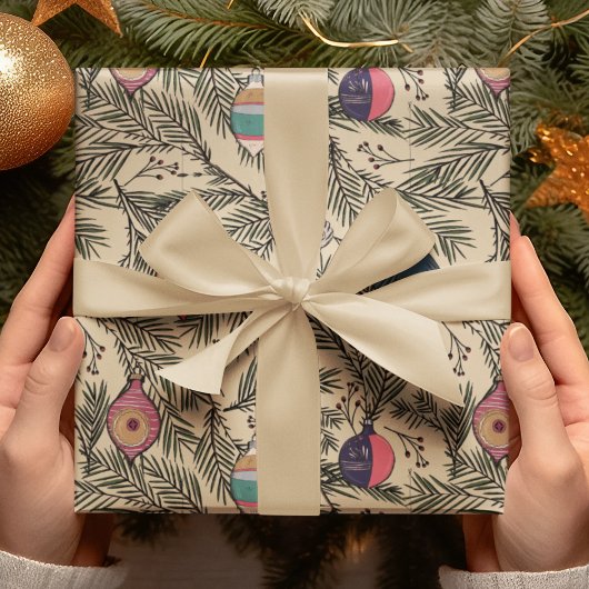 Gouden Vintage Kerst Ornamenten, Pine, Bessen Cadeaupapier