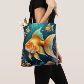 Gouden vis onder water tote bag (Dichtbij)