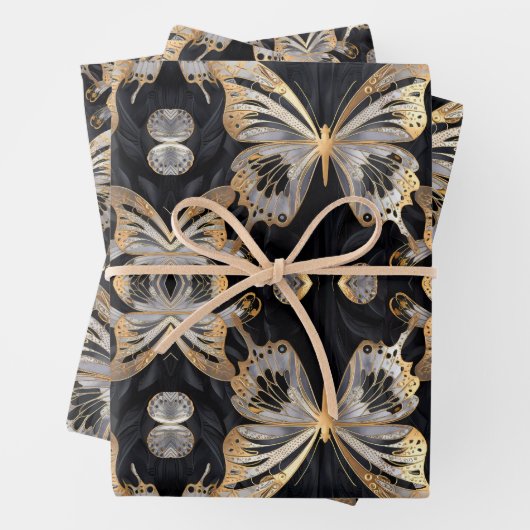 Gouden vlinder op zwarte achtergrond inpakpapier vel (In situ)