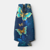 Gouden Vlinders op een Blauwe Achtergrond Flesjeskoeler (Achterkant)