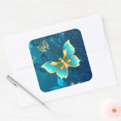 Gouden vlinders op een blauwe achtergrond vierkante sticker (Envelop)
