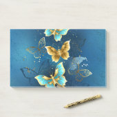 Gouden vlinders post-it® notes (Op bureau)