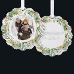 Gouden Winter groen Vrolijk Kerstmis Foto krans Ornament Kaart<br><div class="desc">Nodig uw geliefden uit om de feestdagen te vieren met een gouden wintergroen Vrolijke kerstfoto krans Ornament Kaart. U kunt u als cadeau label evenals een kerstkaart ornament voor uw dierbaren kerstboom. Prachtig gemaakt, dit feestelijke wenskaart combineert winterplantaardig groen en rode bessen om een prachtig sierkransontwerp te creëer - perfect...</div>