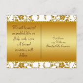 Gouden & Witte Bloemige Trouw Monogram Aankondigingskaart (Achterkant)